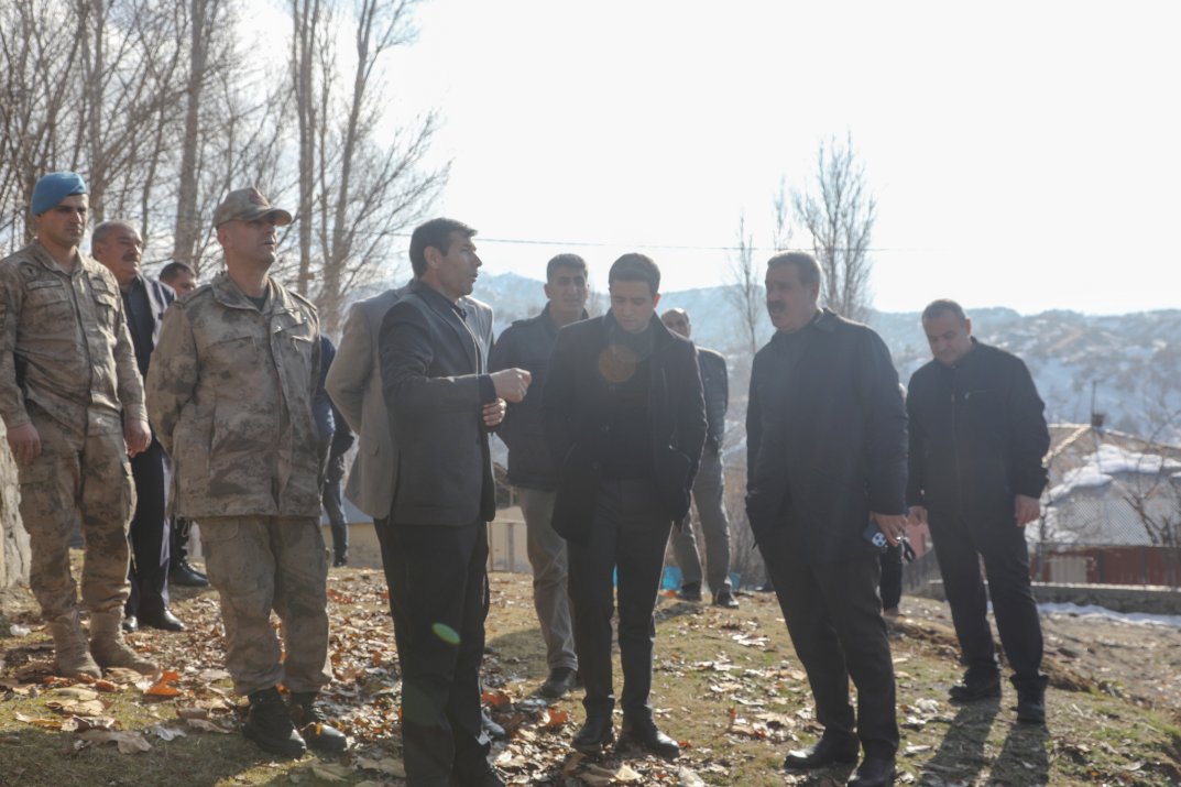 KAYMAKAM GÜZEL, SARISAMAN KÖYÜ’NDE VATANDAŞLARLA BİR ARAYA GELEREK TALEPLERİ DİNLEDİ