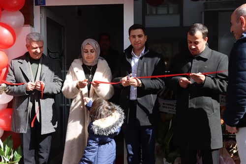 KAYMAKAM MUHAMMET GÜZEL İLÇEMİZDE HİZMETE SUNULAN “ESMA'NIN MUTFAĞI ” ADLI İŞLETMENİN AÇILIŞ TÖRENİNE KATILDI